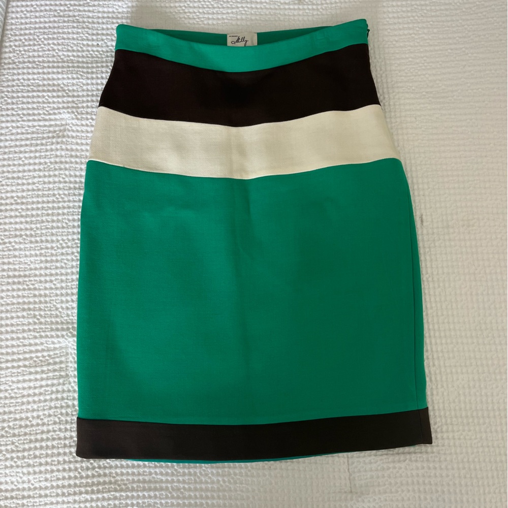 Stunning Milly pencil skirt. Made in USA. Fully lined.